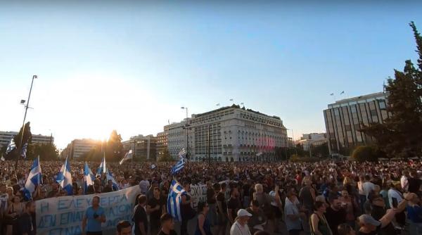 Grecia. Protest împotriva restricţiilor pentru persoanele nevaccinate: "Spunem NU! Demisia!"