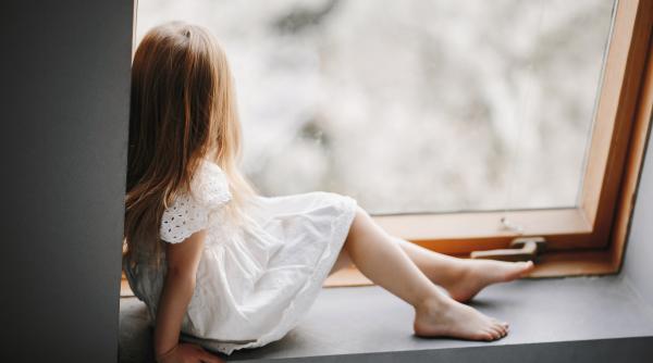 Operațiunea „București” și „Nunta”, în Spania. Fetițe românce, vândute pentru 7.000 de euro de proprii părinți