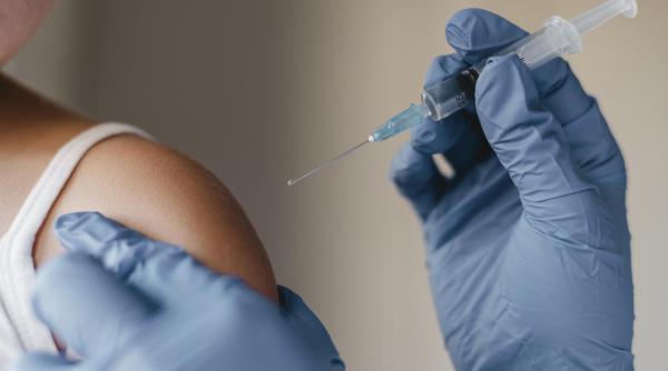 Grecia pregăteşte vaccinarea copiilor începând cu vârsta de 12 ani