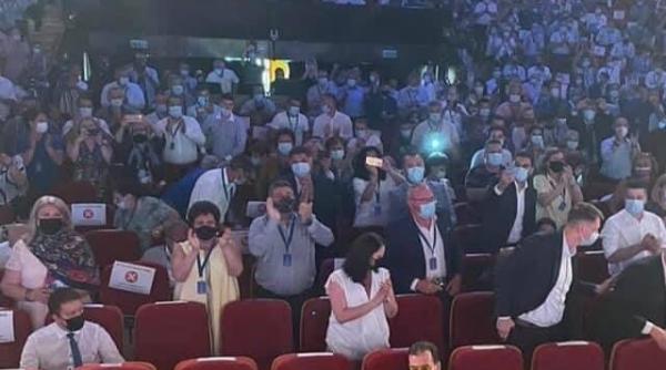 Imagini umilitoare din campania PNL. Ludovic Orban, izolat de partid. Pavel Popescu: "Eu am făcut poza. Nu am dat-o presei"