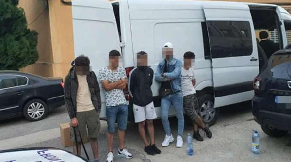 Microbuz, oprit în vama Giurgiu. Doi bărbați au fost arestaţi preventiv