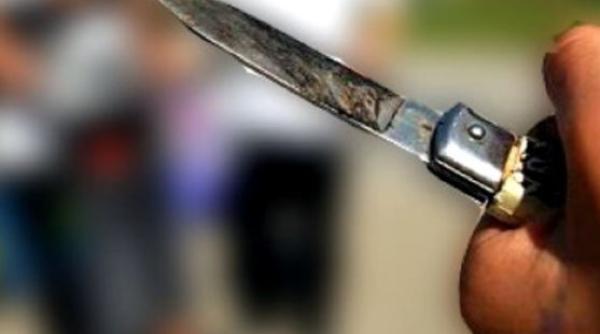 Poliţist înjunghiat de un român în vârstă de 24 de ani