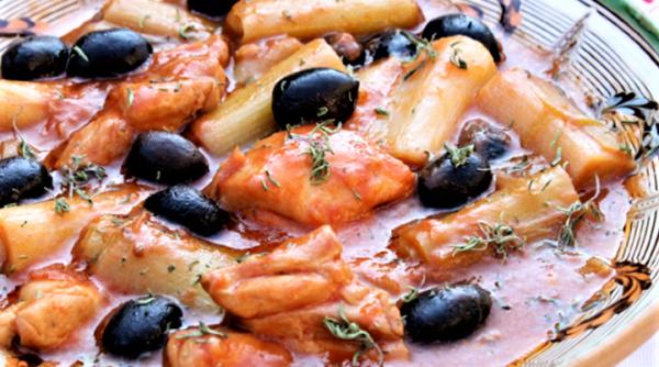 Praz cu pui și măsline, rețeta rapidă și foarte ușor de făcut. E absolut delicioasă!