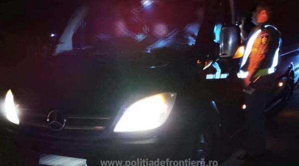 Doi șoferi s-au ales cu dosare penale, după ce unul dintre ei a împrumutat microbuzul colegului său