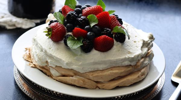 Tort Himalaya. Un desert ușor din doar 3 ingrediente, gata în câteva minute