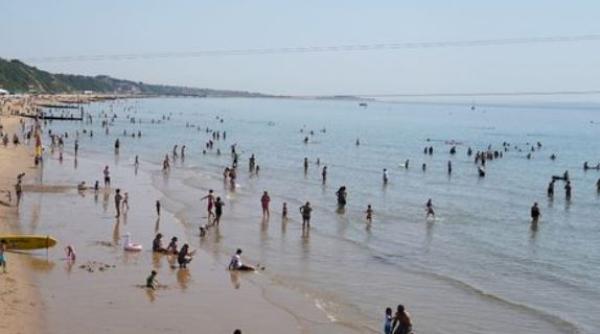 Marea Britanie. Minoră, trasă în mare și violată de un adolescent