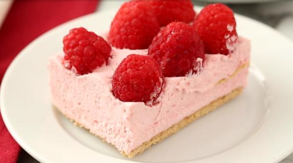 Prăjitură cu spumă de zmeură. Veți iubi acest desert răcoritor de vară, e un deliciu!