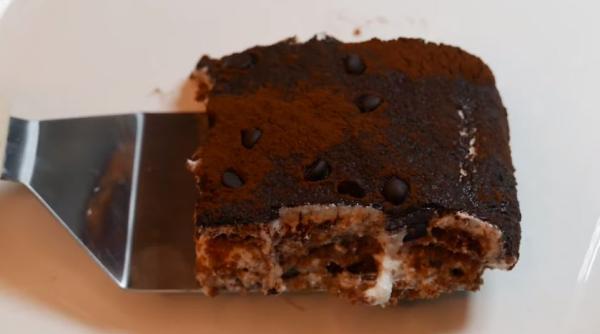 Tiramisu ușor, excelent pentru zilele toride de vară. O porție are doar 120 de calorii 