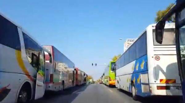 Transportatorii, apel către Guvern: Nu mai sunt suficiente autocare și microbuze care să poată ajuta călătorii spre litoral