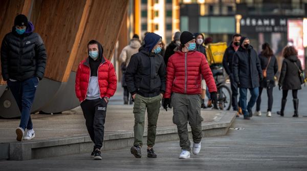 Certificatul COVID impus de Macron în Franța, o formă de control al identităţii, avertizează Comisia pentru Libertăți