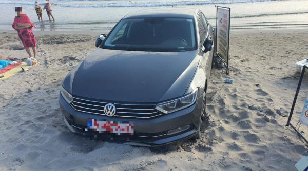 Mașina unui român, parcată direct pe plajă. Ce amendă a primit șoferul
