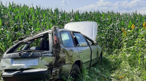 Patru copii români, la spital, după un accident grav. Autoturismul a fost distrus în întregime 