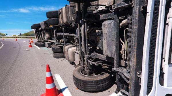 Franța. Accident CUMPLIT provocat de un șofer român de camion: trei MORȚI în urma impactului