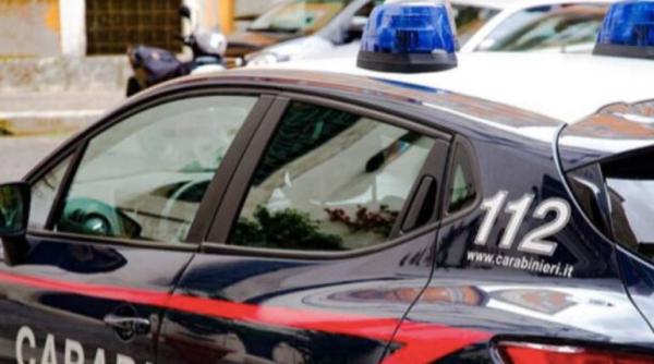 Italia. Un moldovean și-a rănit soția, după ce a aruncat în ea cu o sticlă de bere 