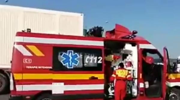 Polițiști răniți, după ce mașina în care se aflau s-a răsturnat în București