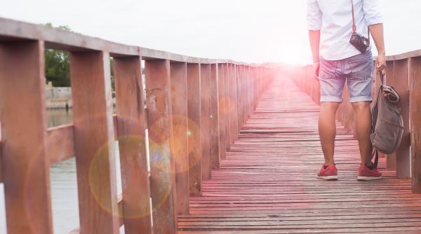 Turiştii au „invadat“ Grecia. Presă: „Anul acesta ne-am umplut de români”