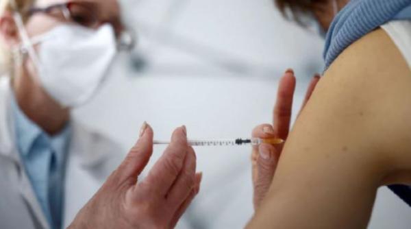 Spania. Autoritățile iau în calcul administrarea unei a treia doze de vaccin