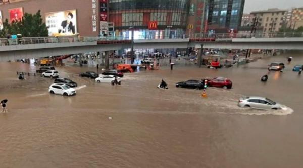 Imagini apocaliptice cu taifunul din estul Chinei care a lovit inclusiv Shanghaiul 