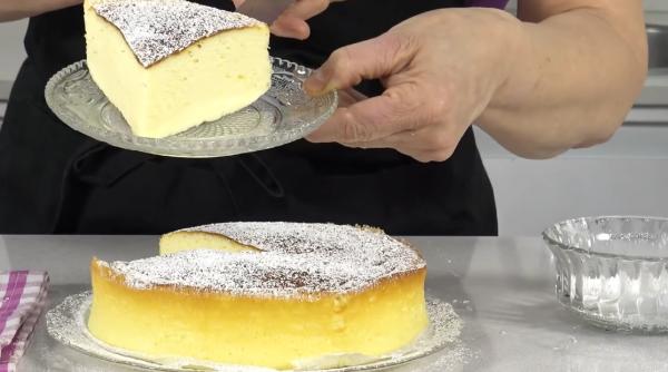 Tort pufos în stil japonez din doar 3 ingrediente. O prăjitură atât de cremoasă încât veți crede că mușcați dintr-o bucată de nor