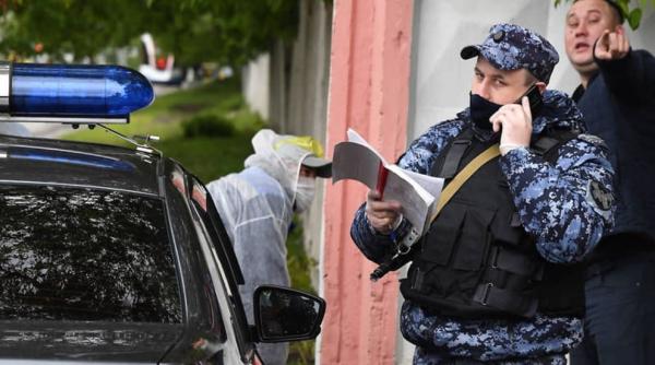 Un amiral din Rusia şi-a omorât soţia şi fiul cu tigaia, iar apoi s-a sinucis. Victimele, găsite de fiica fostului militar