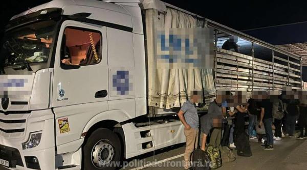 Automarfar încărcat cu profile de aluminiu, oprit în vama Nădlac. Șoferul turc, luat la întrebări, după control mastodontului