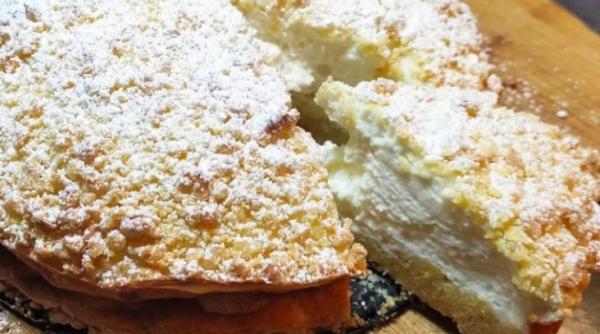 Tort Sirtaki cu crema de iaurt grecesc. Un desert super rapid, cu doar 150 de calorii pe porție