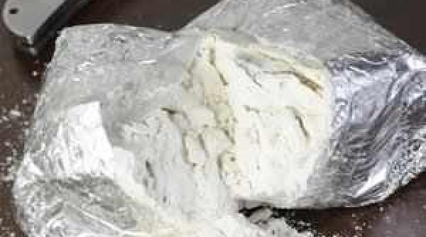 Un importator de fructe din România a primit o jumătate de tonă de cocaină în loc de comanda de banane