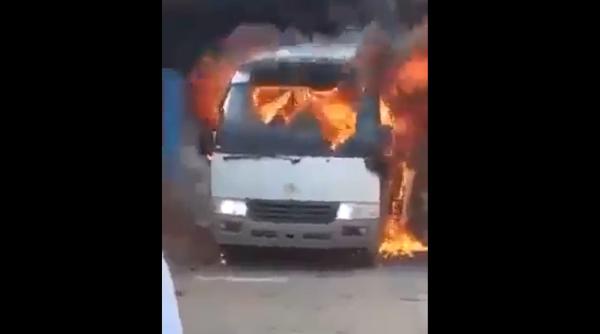 Cel puţin 5 morţi într-un atentat asupra unui autocar cu fotbalişti - VIDEO