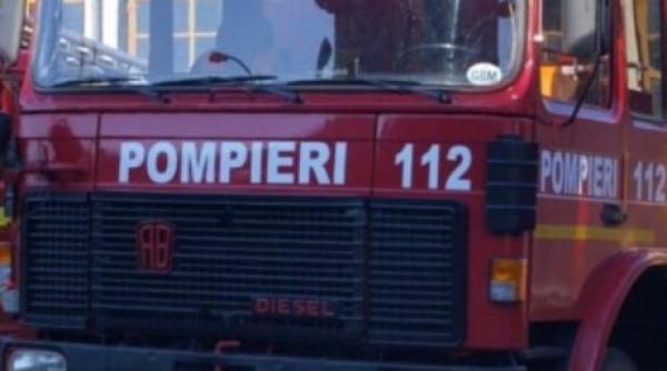 Un depozit cu mobilă deținut de un austriac în Arad, distrus de un incendiu provocat