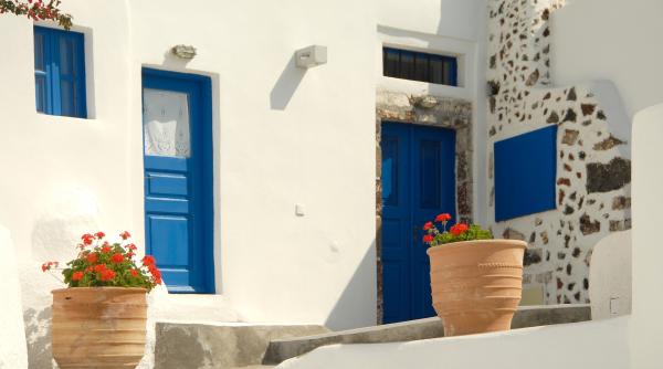 Vești proaste pentru românii care plănuiau o vacanță în Grecia: 13 insule clasificate cu ROȘU închis, risc ridicat de infectare