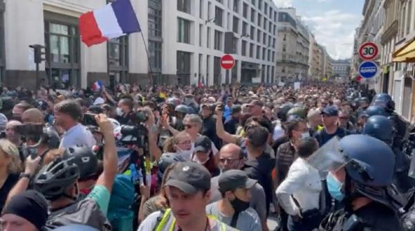 Proteste masive în Franța, împotriva obligativității certificatului verde în locurile publice - VIDEO