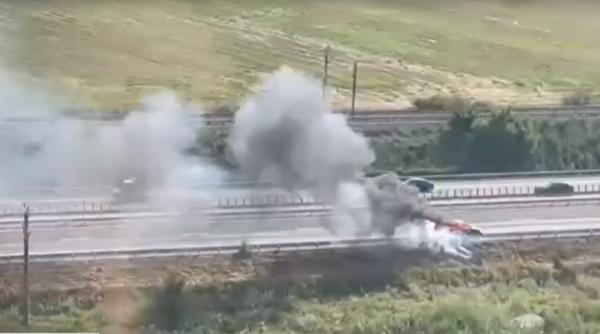 Incendiu puternic pe Autostrada Soarelui: ARDE o mașină