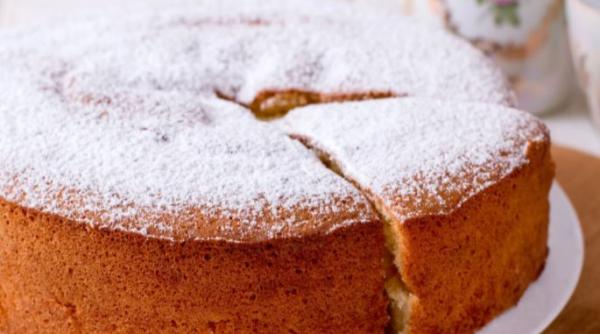 Chec cu apă caldă, în loc de lapte. Este gata într-o clipa și are doar 170 de calorii