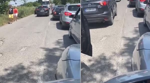 Cozi kilometrice la granița cu Bulgaria. Mai mulți șoferii au vrut să depășească coloana la Negru Vodă