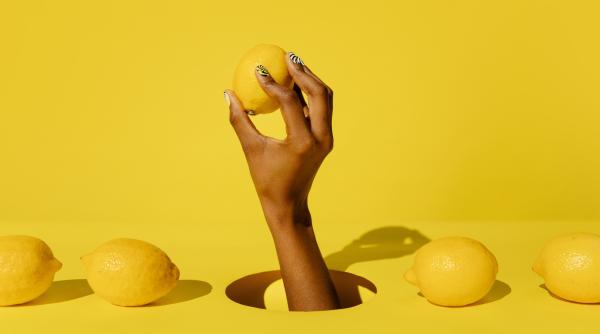 Lămâie, ulei de măsline și puțin iaurt: Rețeta pe care saloanele de înfrumusețare o vor dispărută de pe Internet