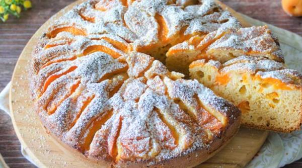 Prăjitură cu caise și iaurt. Un desert de sezon cu aromă amețitoare