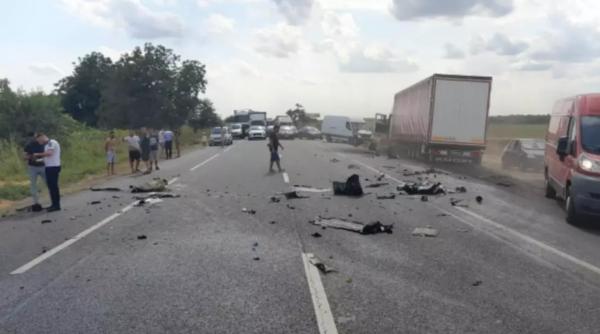 Doi români morţi şi un copil de 10 ani rănit, într-un accident pe DN 2, în Ialomița. Trafic blocat