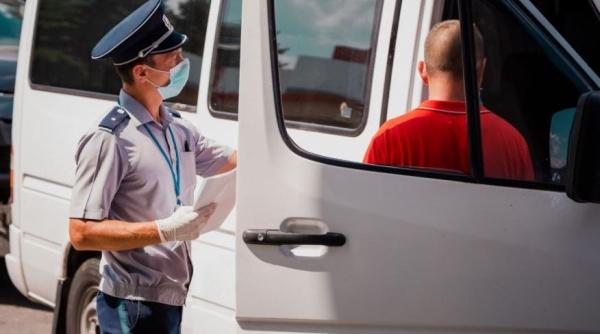 Microbuz, care se deplasa spre Polonia, oprit și verificat la frontieră. Doi frați s-au ales cu dosare penale  