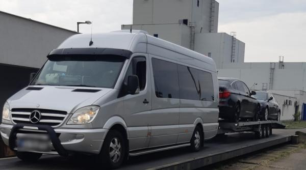 Microbuz românesc, blocat în Ungaria. Șoferul, amendă usturătoare după ce polițiștii au văzut ce bagaj impresionant transporta