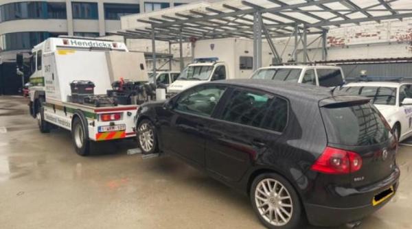 Șofer român într-o mașină cu numere de Anglia, arestat în Belgia după ce a depășit record după record