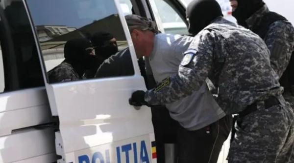 Cinci români au furat îngrășăminte și semințe de 50.000 de euro de la o fermă din Bacău