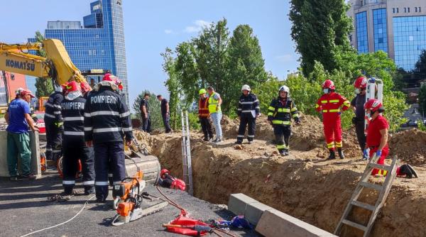 Familiile celor doi muncitori, morți pe şantierul din centrul Capitalei, au aflat de la televizor despre tragedie: Am rămas amărâtă cu trei copii