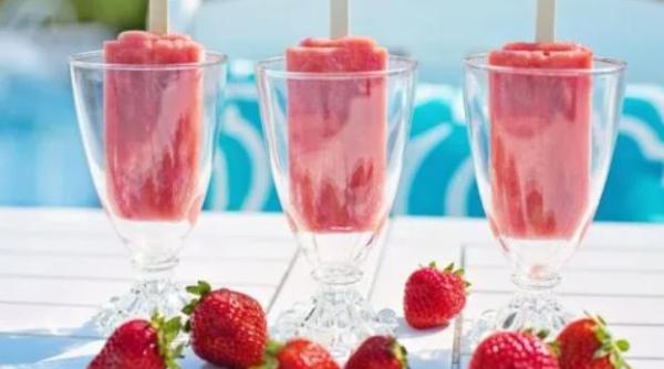 Înghețată de fructe, delicioasă și răcoritoare. Aveți nevoie doar de 3 ingrediente 