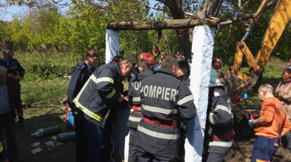 Doi români, căzuți într-o fântână. Unul dintre ei a murit