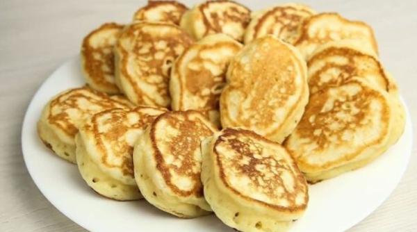 Pancakes din mere și dovlecei. O rețetă simplă pentru un desert delicios și sănătos