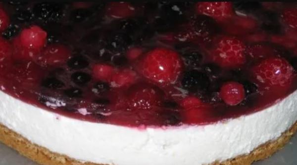 Cheesecake de vară. Un desert super gustos, gata în câteva minute. Are puține calorii și este senzațional
