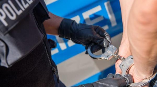 Germania. Un tânăr român, care trebuie să fie în închisoare, se plimba cu mașina pe autostradă