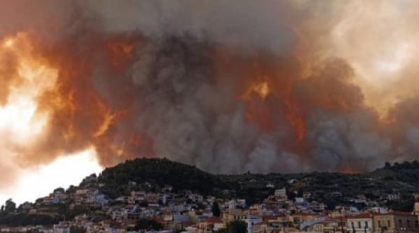 Grecia. Autostrada care leagă Atena de nordul țării a fost închisă. 56 de focare se extind din cauza vântului