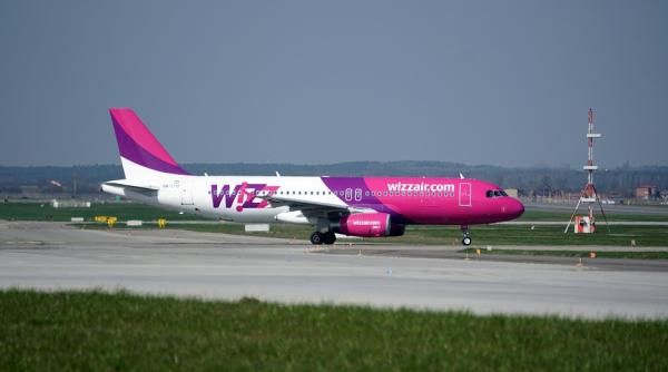 Zeci de români veniţi din Spania, plasaţi în carantină. Precizările prefecturii despre cursa Wizz Air