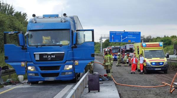 Germania. Camion românesc în flăcări pe autostradă: Blocaje de trafic, pompierii au intervenit cu mare dificultate